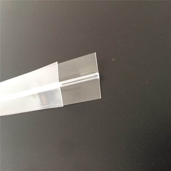 Plastmasas virknes rāvējslēdzējs